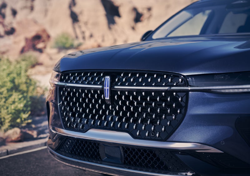 The stylish grille of a 2024 Lincoln Nautilus® SUV sparkles in the sunlight. | West Point Lincoln in Houston TX